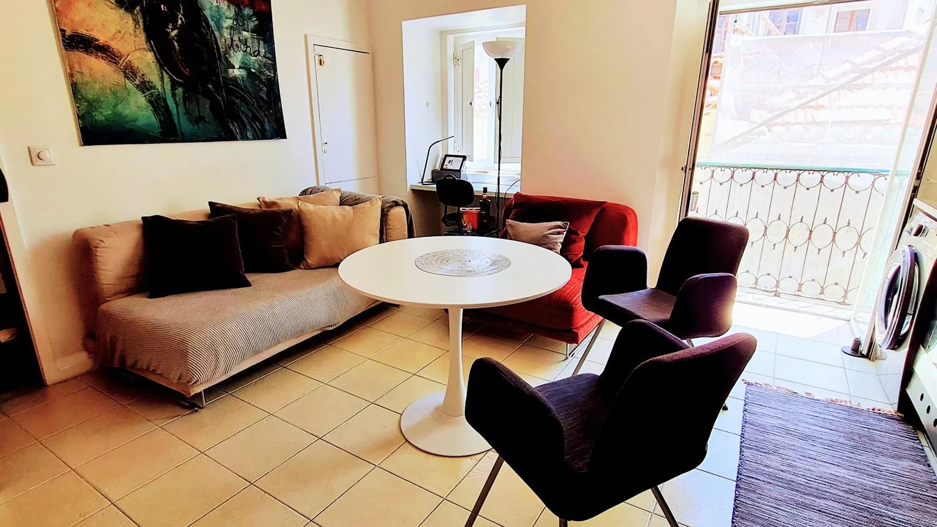 Central Lisbon Balcony Apartment